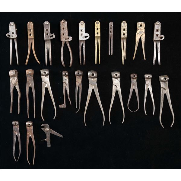 22 ANTIQUE & SIMILAR STYLE BULLET MOLDS.