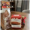 Image 1 : Canadian Maple Treats Gift Set Including Waffles, Syrup, and Candies