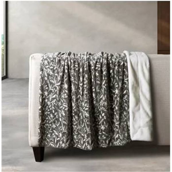 Life Comfort The Ultimate Throw, 152 x 177 cm, Grey and White Design
