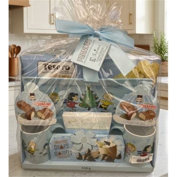 Peanuts Christmas Gift Set - 4 Mugs and Chocolate Treats, 536g