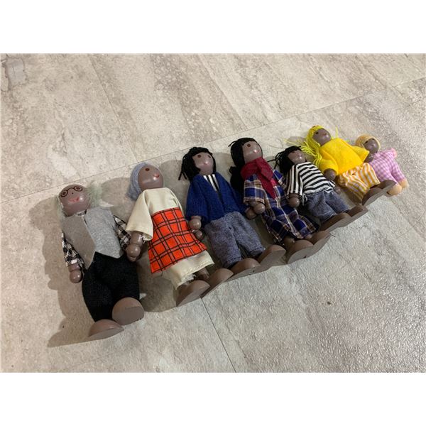 Family Doll House Dolls 7 Pcs
