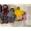 Image 4 : Family Doll House Dolls 7 Pcs