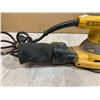Image 7 : Dewalt Palm Sander