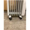Image 11 : Pelonis Portable Oil Heater Missing One Wheel Works Good