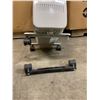 Image 14 : Pelonis Portable Oil Heater Missing One Wheel Works Good