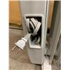 Image 5 : Pelonis Portable Oil Heater Missing One Wheel Works Good