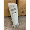 Image 7 : Pelonis Portable Oil Heater Missing One Wheel Works Good