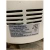 Image 8 : Pelonis Portable Oil Heater Missing One Wheel Works Good