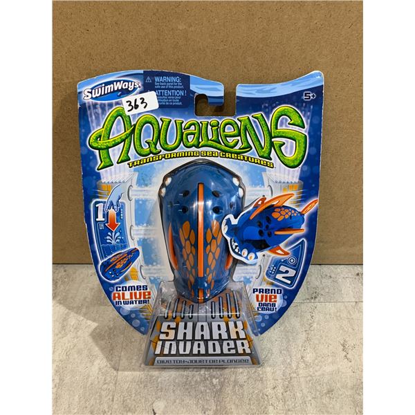 AquaAliens Transforming Sea Creature - Shark Invader Dive Toy