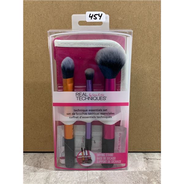 Real Techniques 3 Set Makeup Brushes with Drying Stand