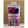 Image 1 : Real Techniques 3 Set Makeup Brushes with Drying Stand