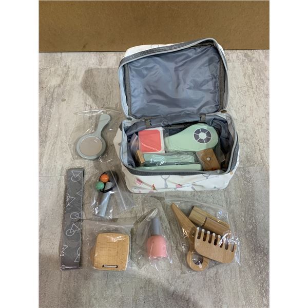 16pcs Wooden Makeup Kit for Kids (Small Pieces)