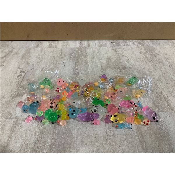 111pcs Mini Glow Resin Animals