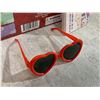 Image 5 : Valentines Day Set, 32 Heart Shaped Glasses and Cards