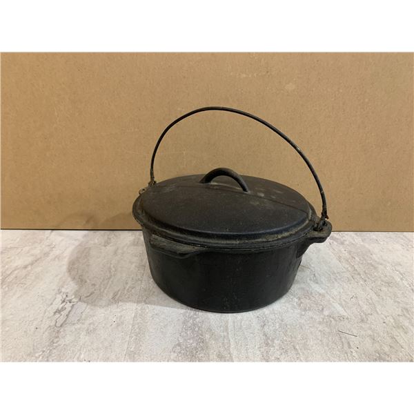 Vintage Cast Iron Dutch Oven