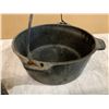 Image 5 : Vintage Cast Iron Dutch Oven