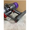 Image 10 : Dyson Cyclone Cordless Working
