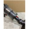 Image 13 : Dyson Cyclone Cordless Working