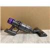 Image 1 : Dyson Cyclone Cordless Working