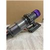 Image 9 : Dyson Cyclone Cordless Working
