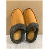Image 1 : Beige and Gray Moccasin Slippers - Size 9 / 10