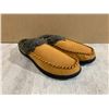 Image 2 : Beige and Gray Moccasin Slippers - Size 9 / 10
