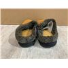 Image 3 : Beige and Gray Moccasin Slippers - Size 9 / 10