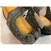 Image 4 : Beige and Gray Moccasin Slippers - Size 9 / 10