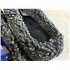 Image 4 : Black and Gray Moccasin Slippers - Size 7 / 8