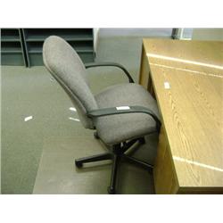ROLLING OFFICE CHAIR