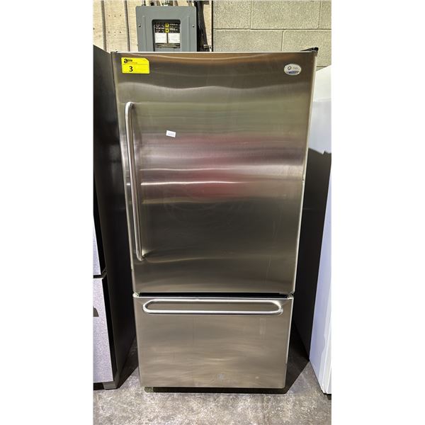 GE PROFILE STAINLESS STEEL 31"W SWING DOOR REFRIGERATOR WITH BOTTOM FREEZER DRAWER