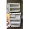 Image 3 : MAYTAG PEFORMA 30"W SWING DOOR REFRIGERATOR WITH TOP SWING DOOR FREEZER