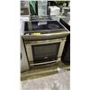 Image 1 : ELECTROLUX STAINLESS STEEL 5 BURNER ELECTRIC RANGE WITH WAVE-TOUCH CONTROLS