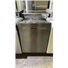 Image 1 : WHIRLPOOL STAINLESS STEEL BUILT IN DISHWASHER