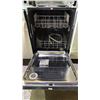 Image 3 : WHIRLPOOL STAINLESS STEEL BUILT IN DISHWASHER