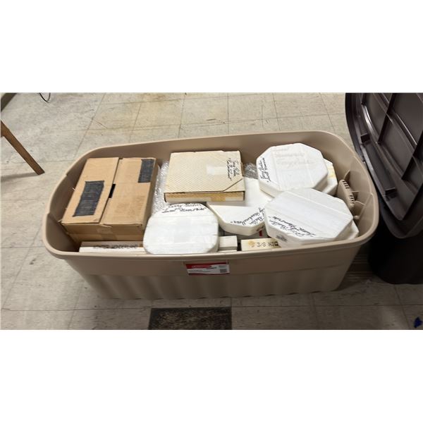 LARGE TOTE OF ASSORTED COLLECTOR PLATES *TOTE & LID INCLUDED*