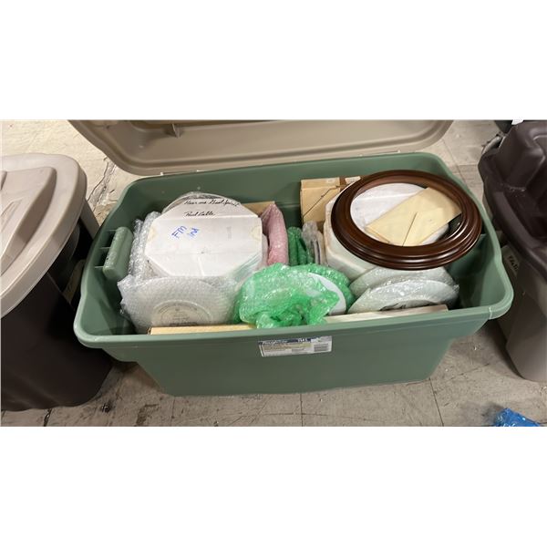 LARGE TOTE OF ASSORTED COLLECTOR PLATES *TOTE & LID INCLUDED*