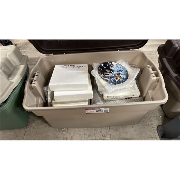 LARGE TOTE OF ASSORTED COLLECTOR PLATES *TOTE & LID INCLUDED*