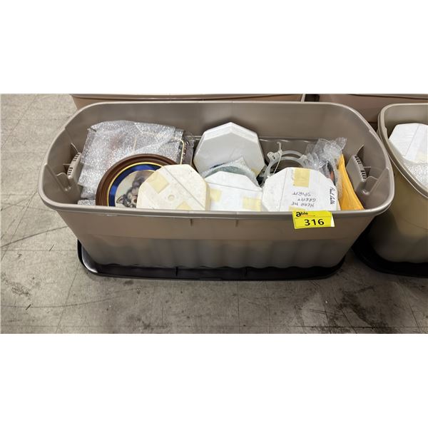 LARGE TOTE OF ASSORTED COLLECTOR PLATES *TOTE & LID INCLUDED*