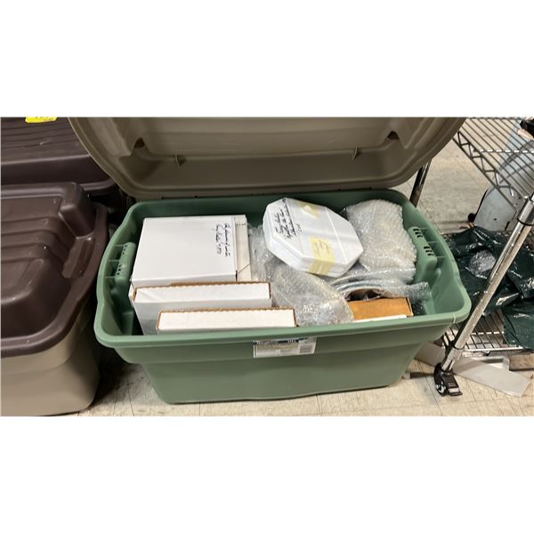 LARGE TOTE OF ASSORTED COLLECTOR PLATES *TOTE & LID INCLUDED*