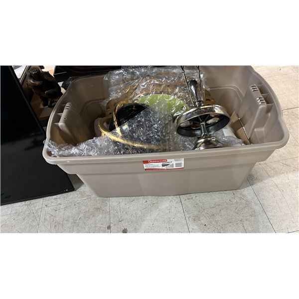 LARGE TOTE OF WALL DECOR, GLOBE, LAMP & MORE *TOTE & LID INCLUDED*