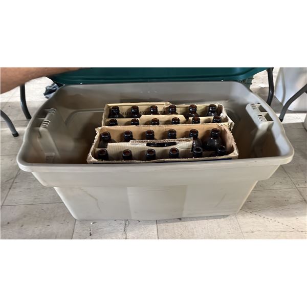 TOTE OF ASSORTED VINTAGE BEER BOTTLES