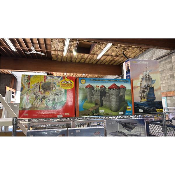 (3) MODEL KITS: DAYS GONE THE CIRCUS COLLECTION, ZVEZDA MEDIEVAL STONE FORTRESS & HELLER