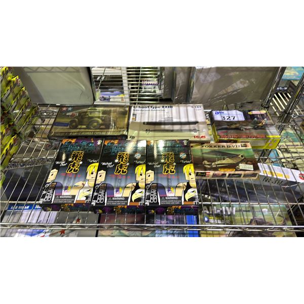 ASSORTED MODELS & MODEL KITS: PLANES, SUBMARINE, MILITARY VEHICLE & HONG KONG POLICE SDU 2-PACKS