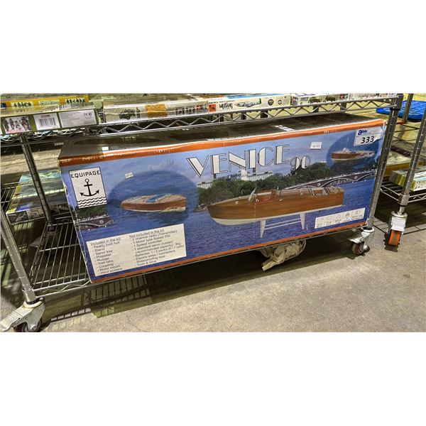 EQUIPAGE VENICE 90 BOAT MODEL KIT: WHITE HULL