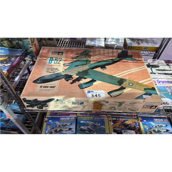 MONOGRAM 1/72 SCALE B-52 STRATOFORTRESS MODEL KIT