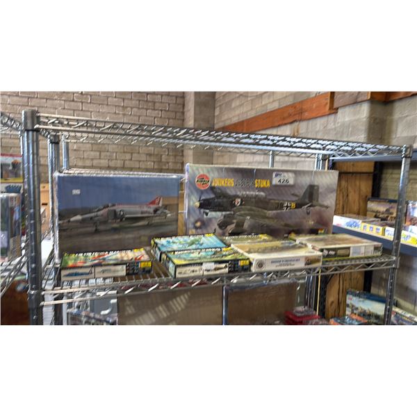 SHELF OF ASSORTED MODEL KITS: AIRPLANES, BRIDGE 'N TRESTLE SET & PANZERGRENADIERS ARNHEM 1944