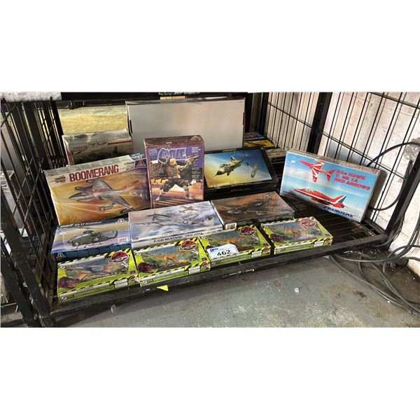 SHELF OF ASSORTED MODEL KITS: JURASSIC PARK, MARVEL CABLE FIGURE & AIRPLANES