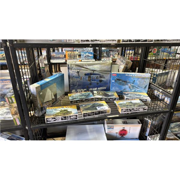SHELF OF ASSORTED MODEL KITS: FLATTIE SHIP, TANKS, HELICOPTER & AIRPLANE