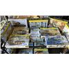 Image 4 : SHELF OF ASSORTED AIPLANE & TANK MODEL KITS